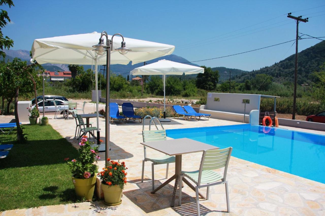 George Studios Vasiliki  Luaran gambar