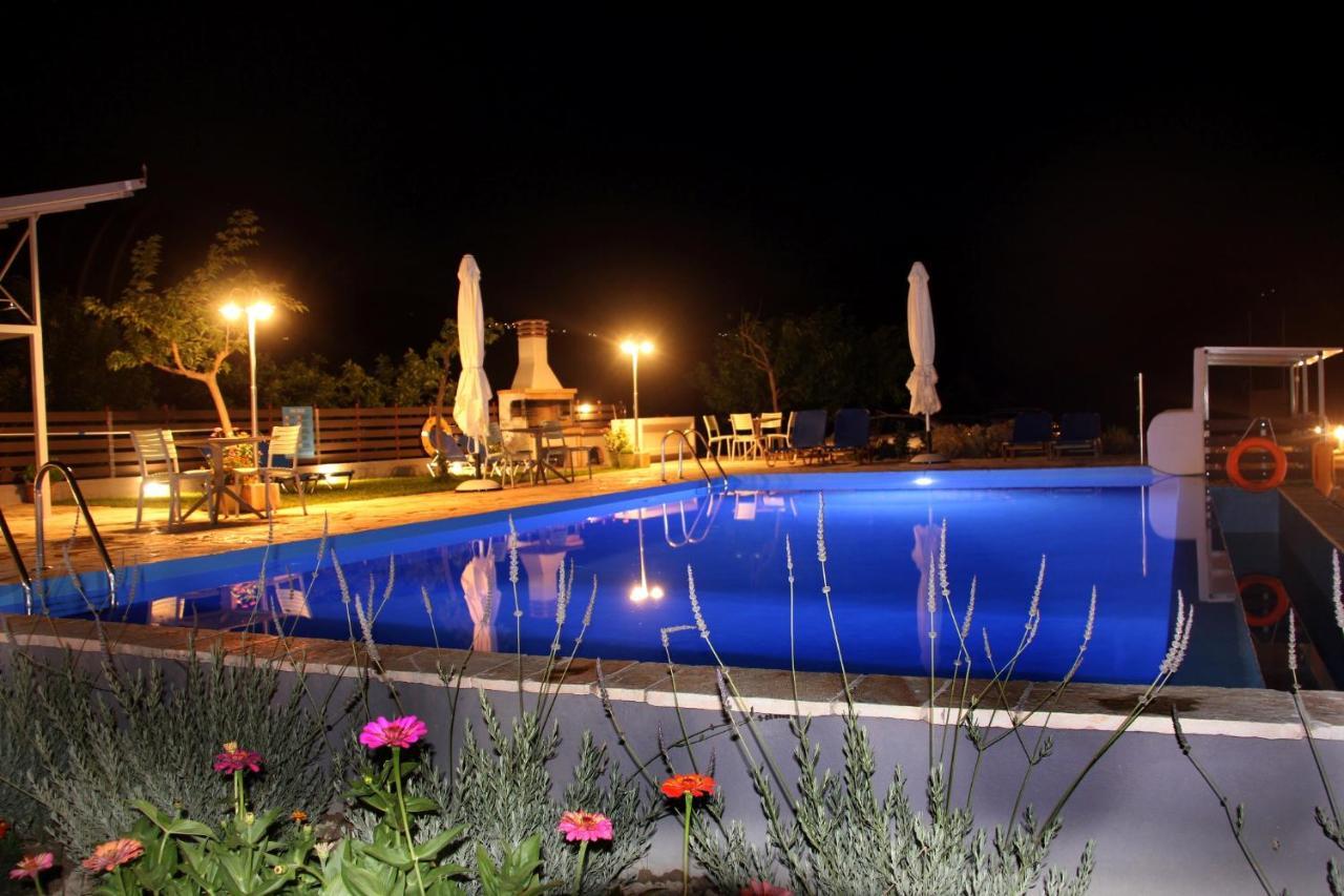 George Studios Vasiliki  Luaran gambar