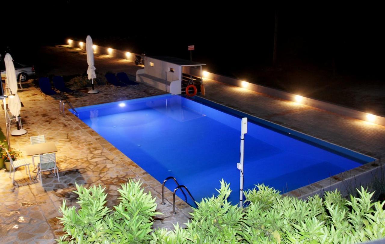 George Studios Vasiliki  Luaran gambar