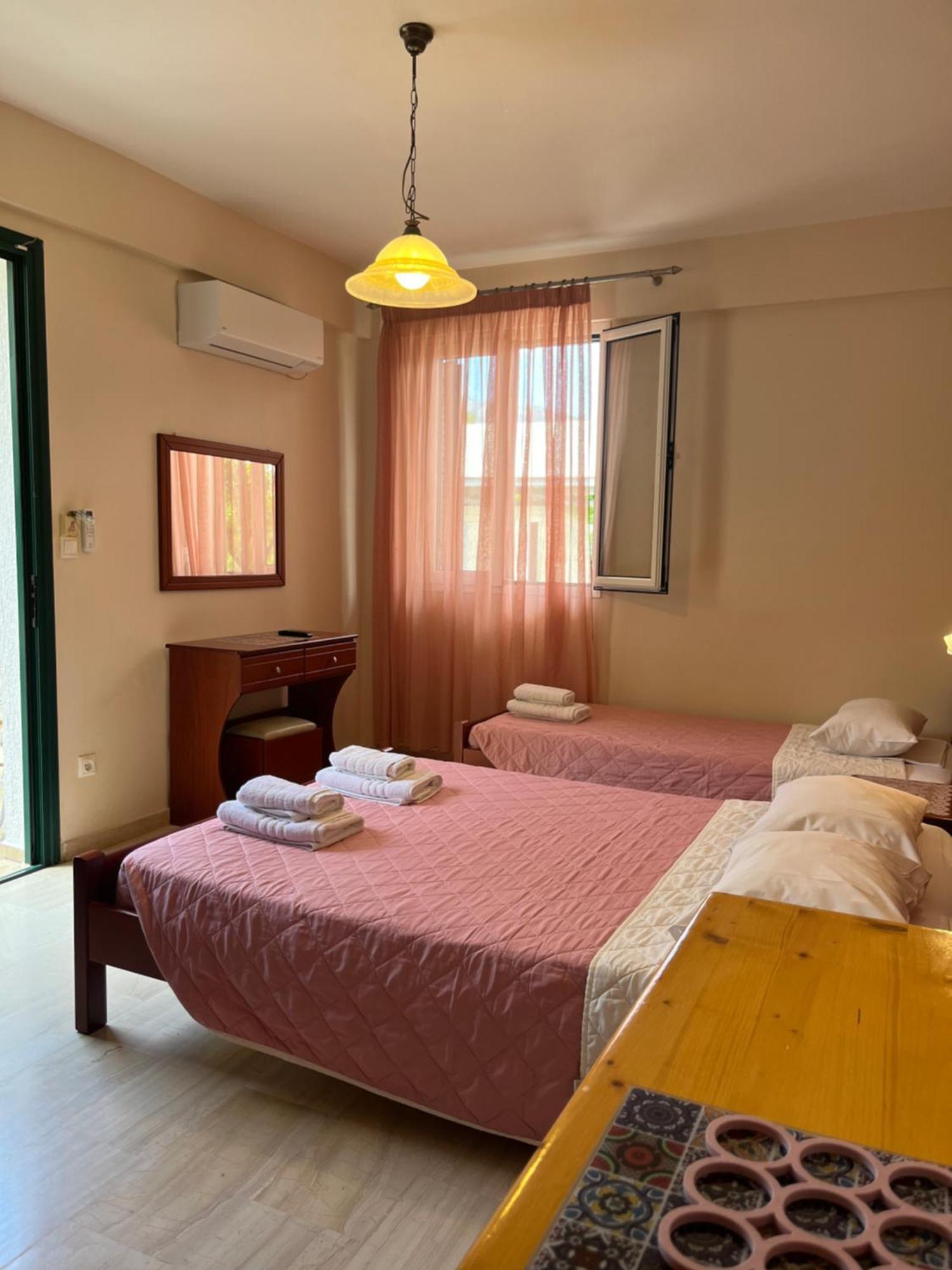 George Studios Vasiliki  Bilik gambar
