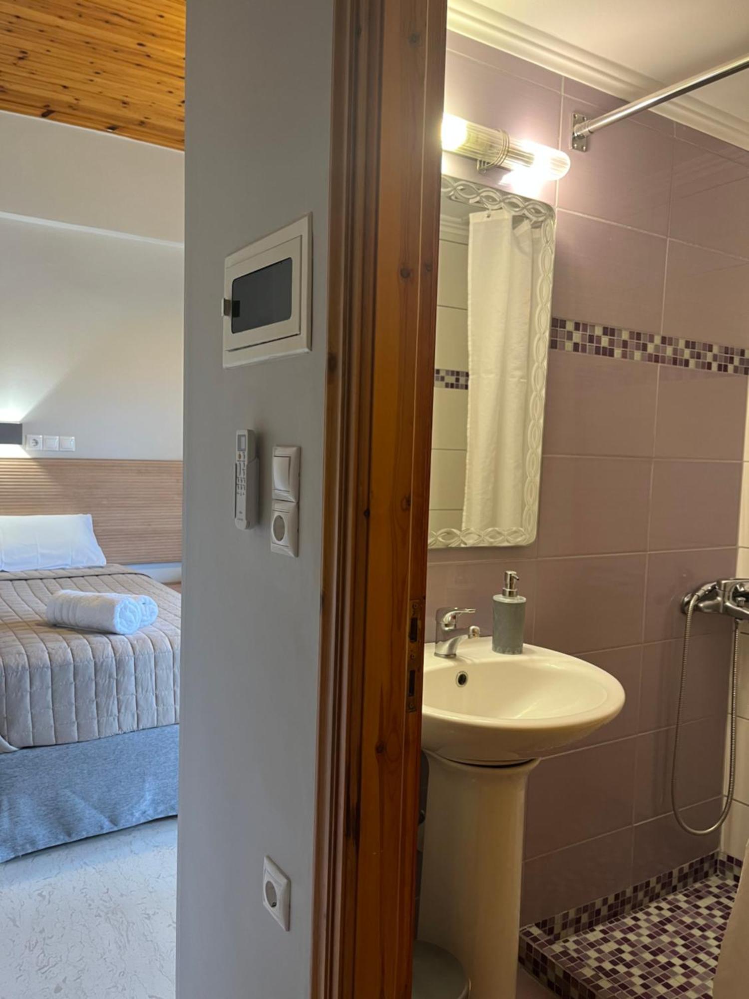 George Studios Vasiliki  Luaran gambar