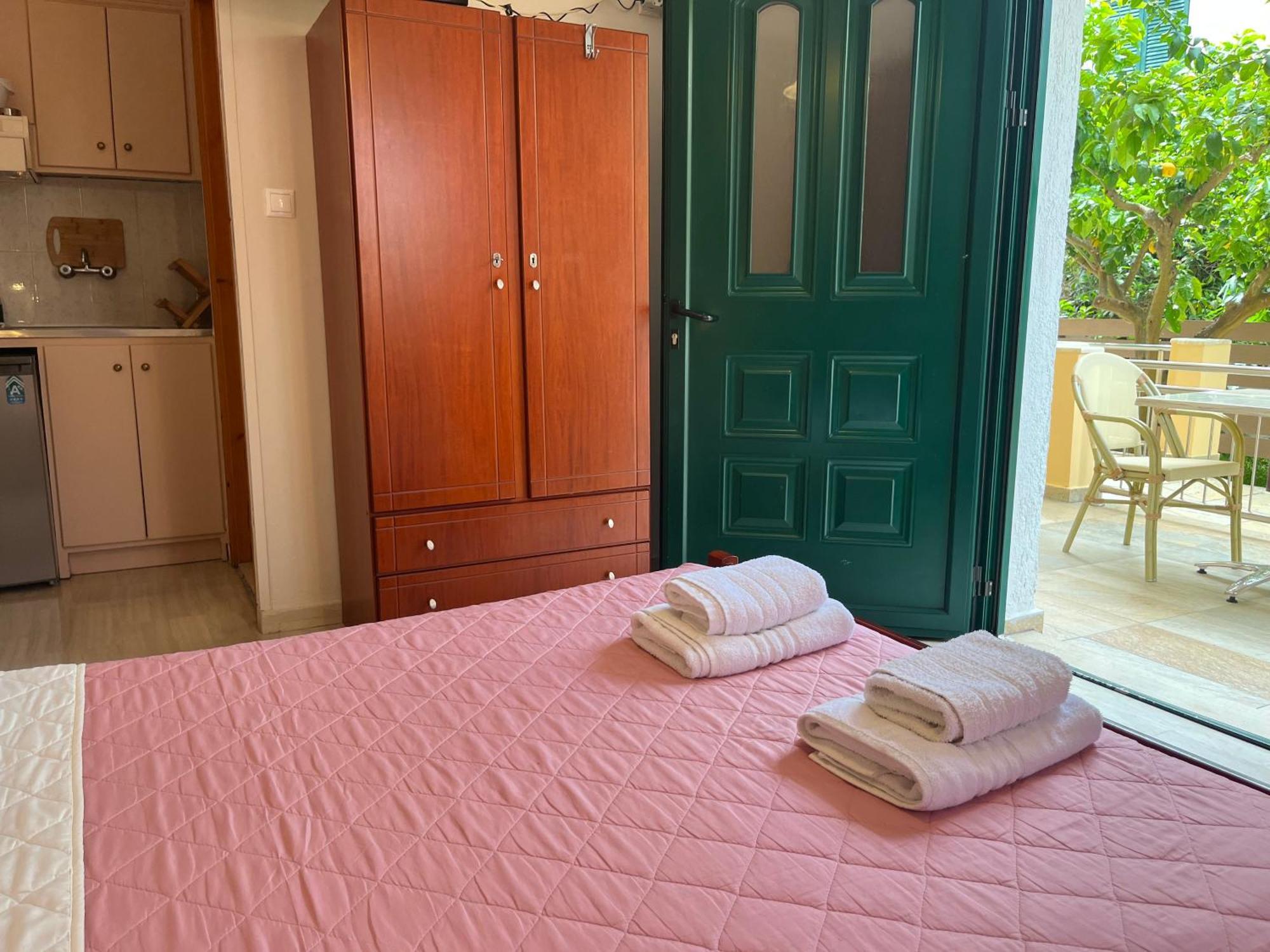 George Studios Vasiliki  Bilik gambar