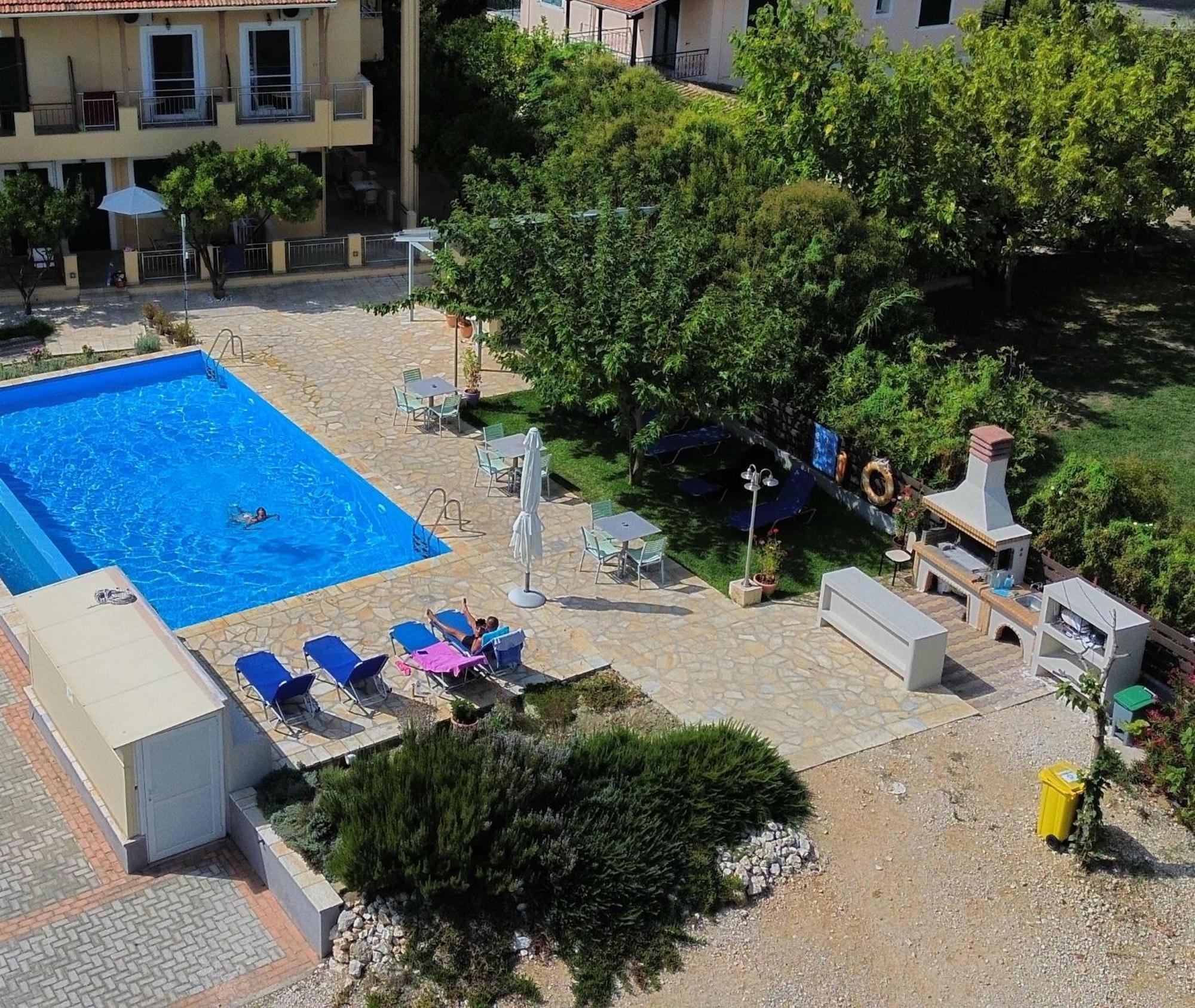 George Studios Vasiliki  Luaran gambar