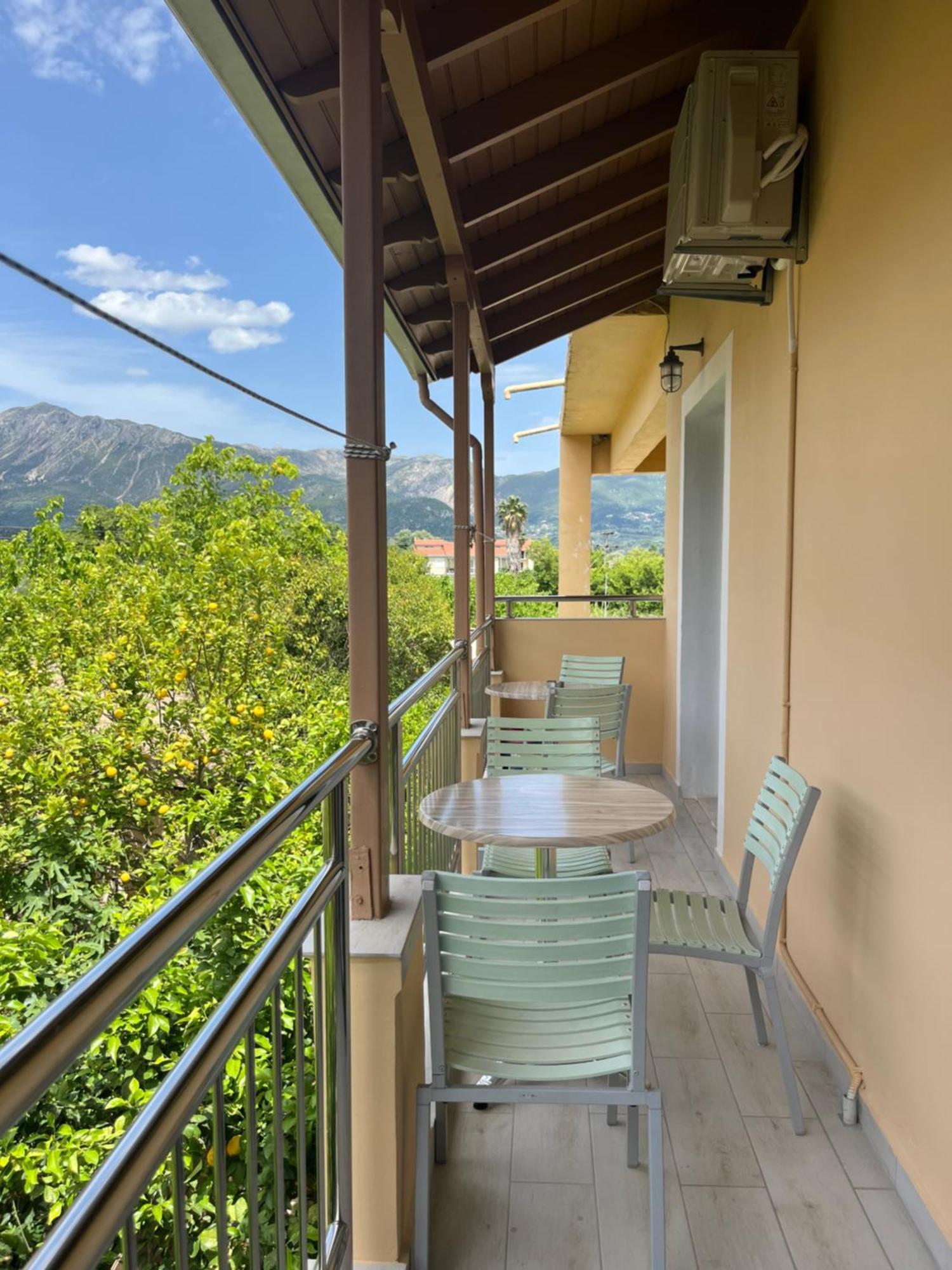 George Studios Vasiliki  Bilik gambar