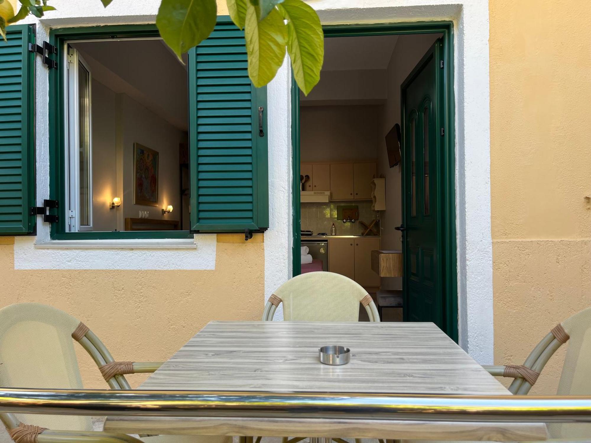 George Studios Vasiliki  Bilik gambar