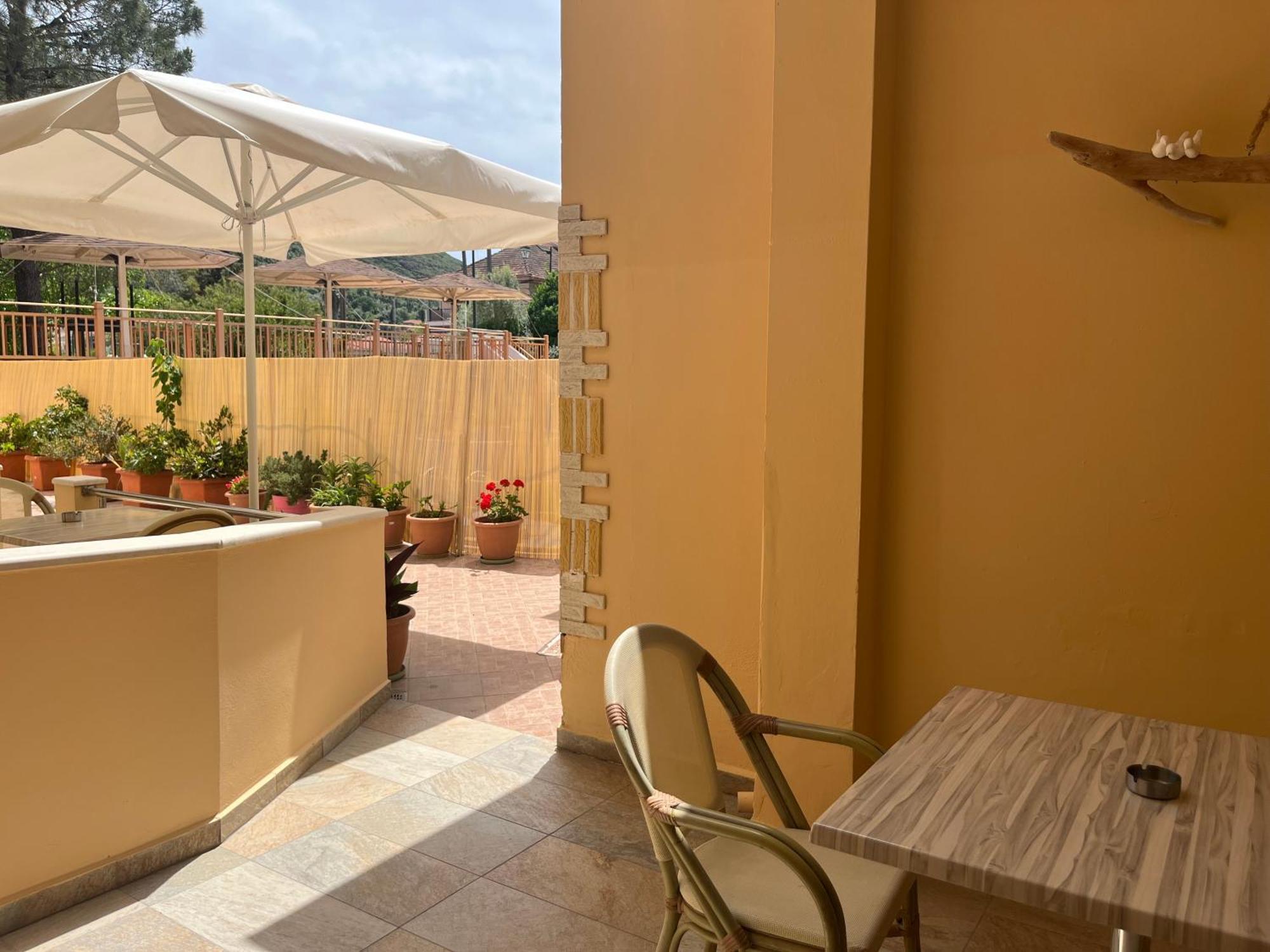 George Studios Vasiliki  Bilik gambar