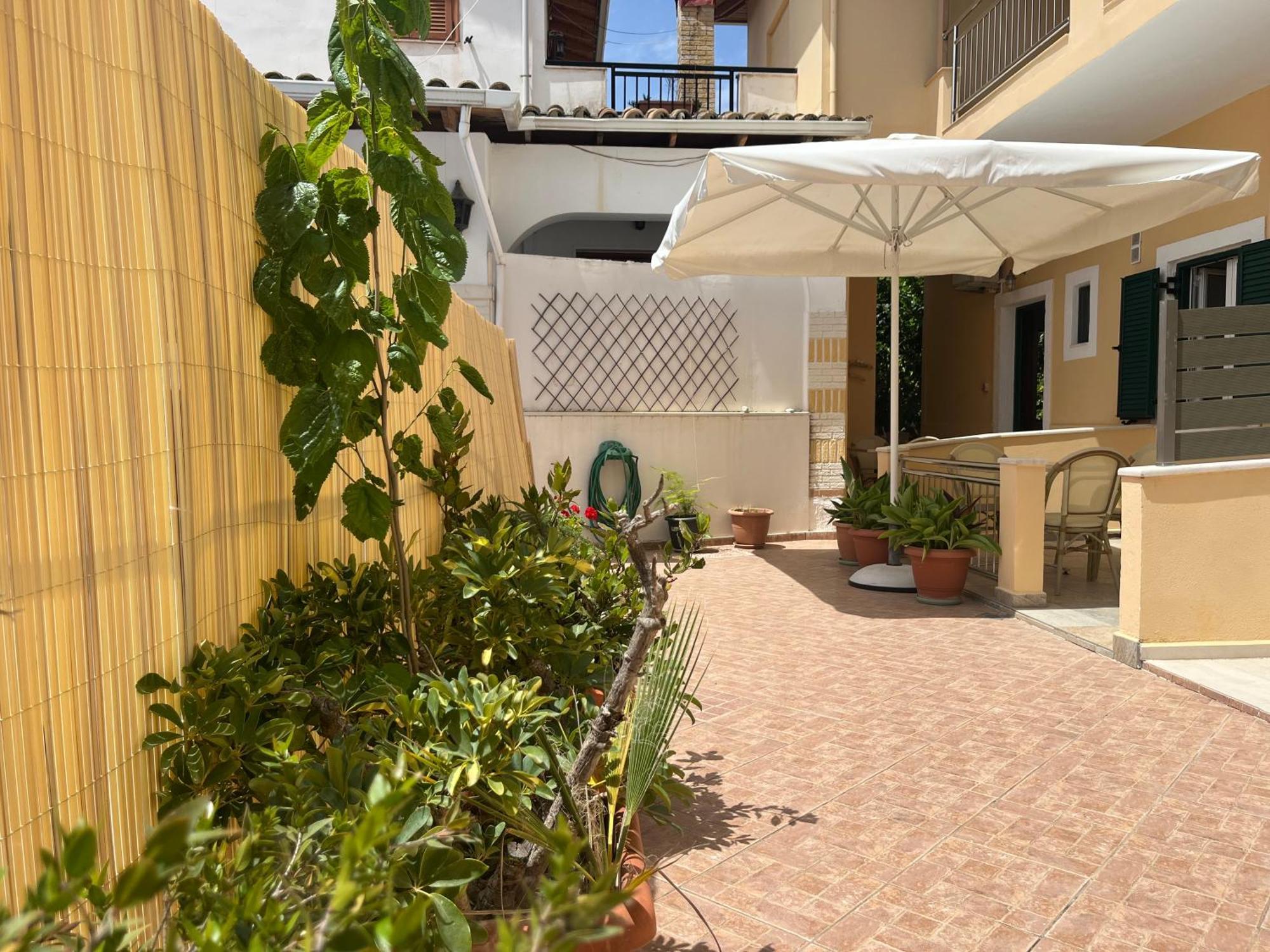 George Studios Vasiliki  Luaran gambar