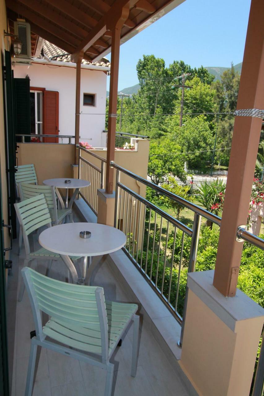 George Studios Vasiliki  Luaran gambar